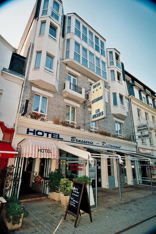 Hotel Les Arcades Saint-Cast-le-Guildo Extérieur photo