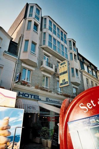 Hotel Les Arcades Saint-Cast-le-Guildo Extérieur photo